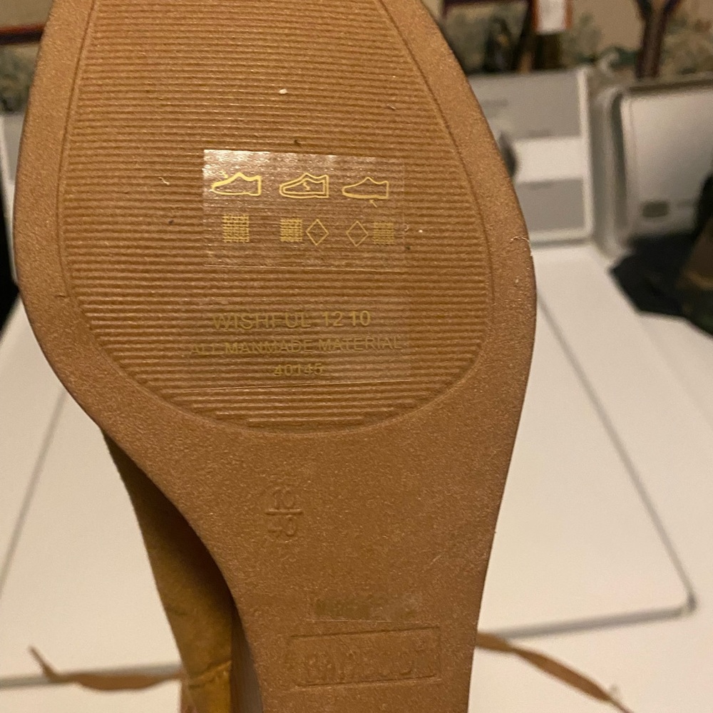 Woman’s size 10 booties brown new no box